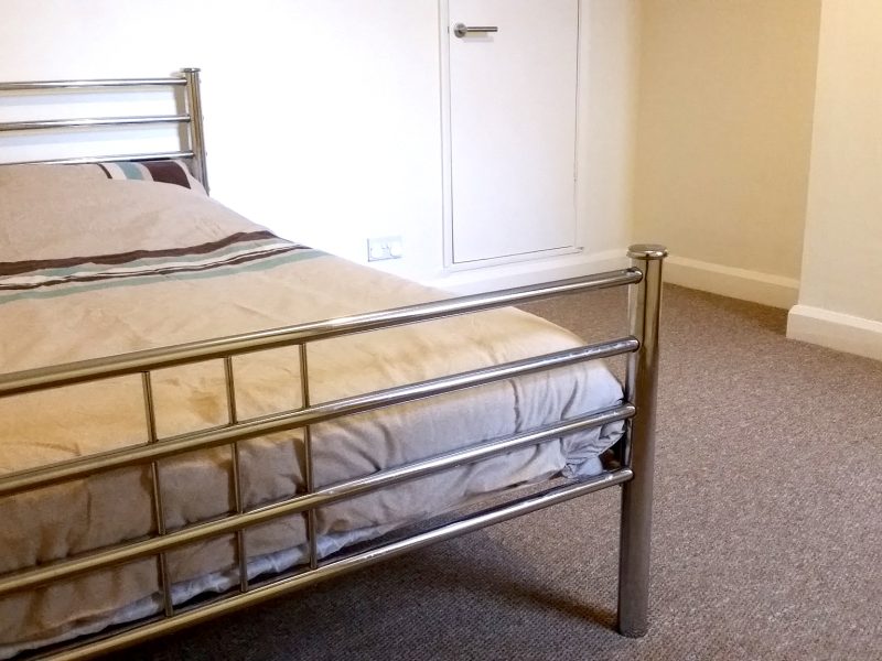 Large Double Bedroom To Rent Including Bills & Cleaner (VAU06)