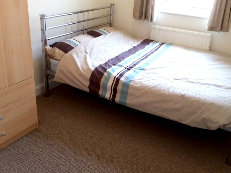 Medium Double Bedroom To Rent Including Bills & Cleaner (VAU07)