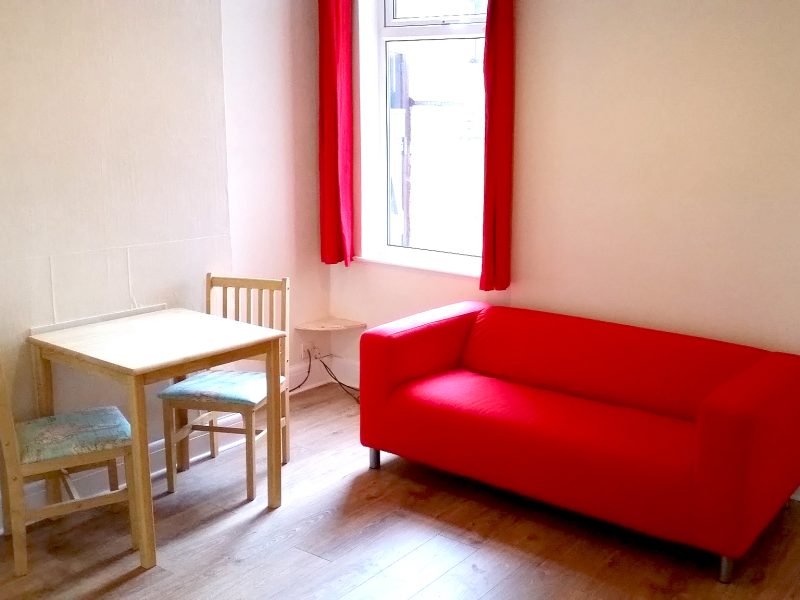 Large Double Bedroom To Rent Including Bills & Cleaner (VAU06)