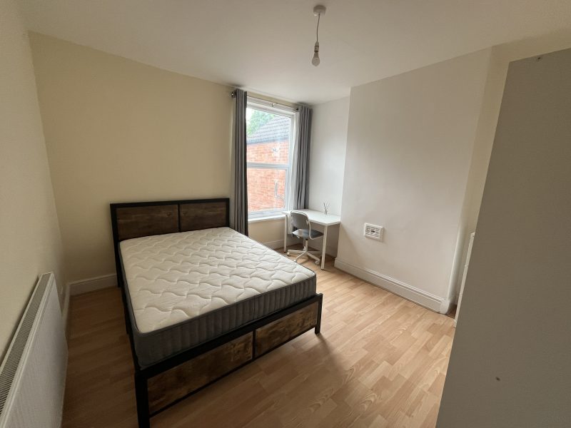 ONE DOUBLE BED ROOM TO RENT for single person