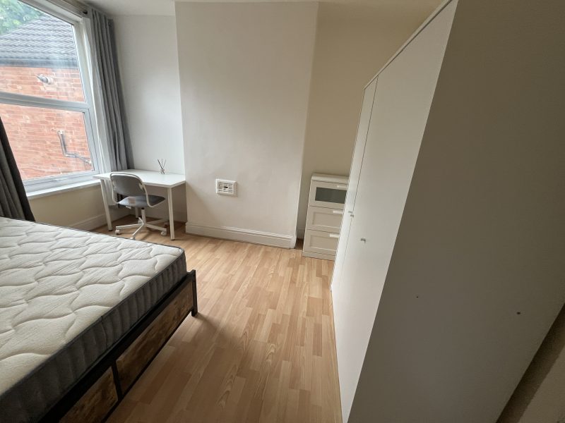 ONE DOUBLE BED ROOM TO RENT for single person