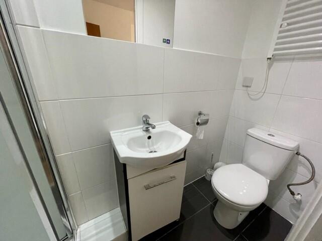 Two bedroom flat to rent in Southampton Street