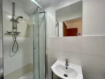 Two bedroom flat to rent in Southampton Street