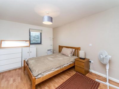 magnificient one bedroom in Fosse Road Central