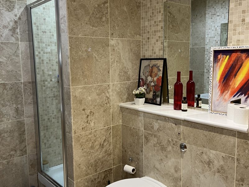 Double room with private bathroom. Central Leicester π