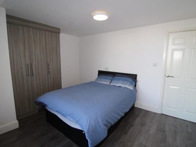 one bedroom flat available to rent