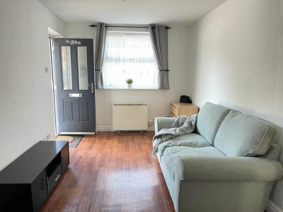 Spacious one bedroom in Queen Street