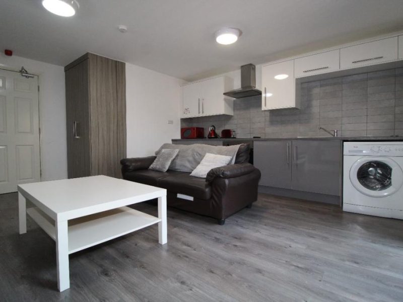 one bedroom flat available to rent