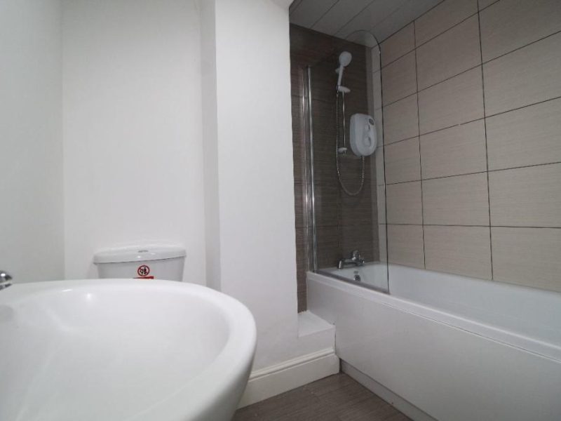 one bedroom flat available to rent