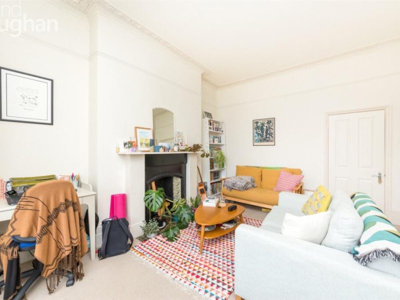 Two bedroom flat Avaliable LE3