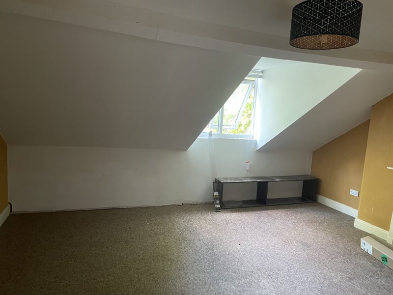 Extra Large bedroom in LE3, 20 min to city centre!