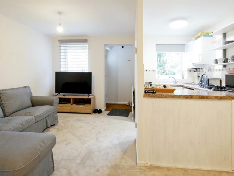 Clean one bedroom 93 Highcross Street