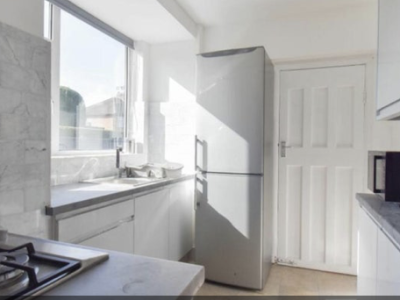 Large Double Room in Shared Accommodation