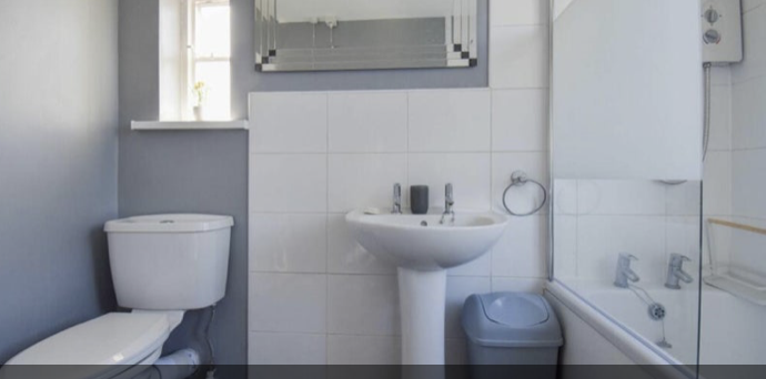 Large Double Room in Shared Accommodation