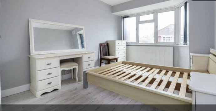 Large Double Room in Shared Accommodation